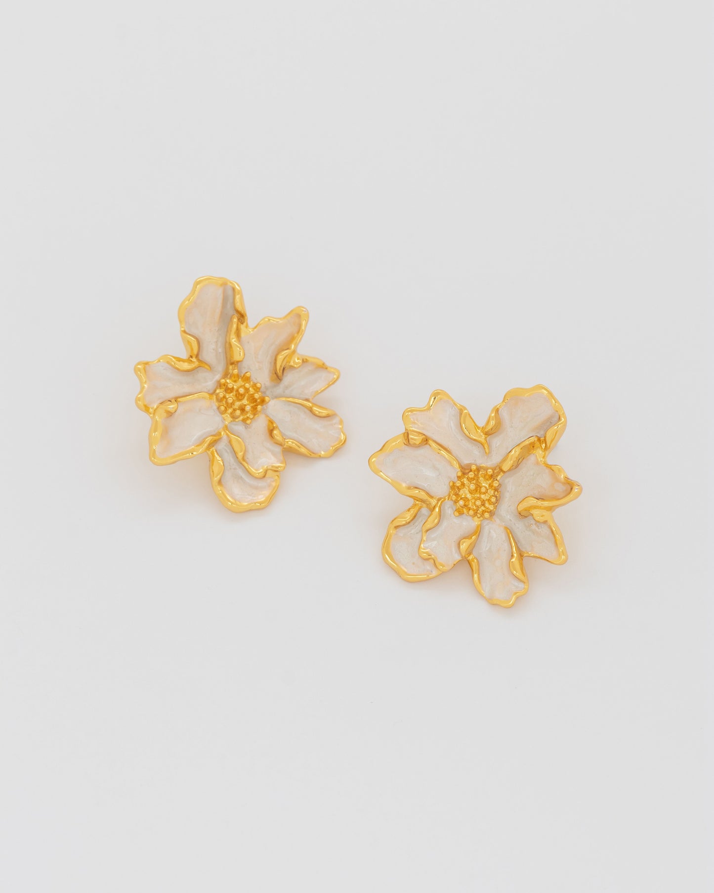 White Maxi Bloom Earrings (copia)