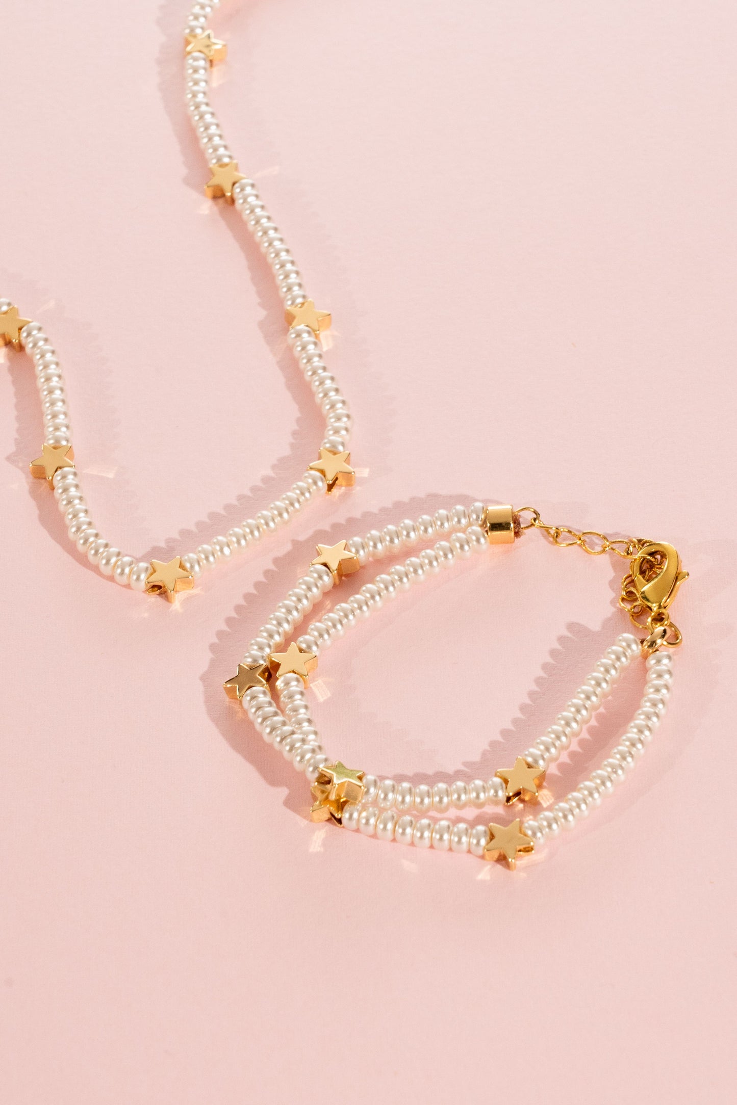Shiny pearl bracelet