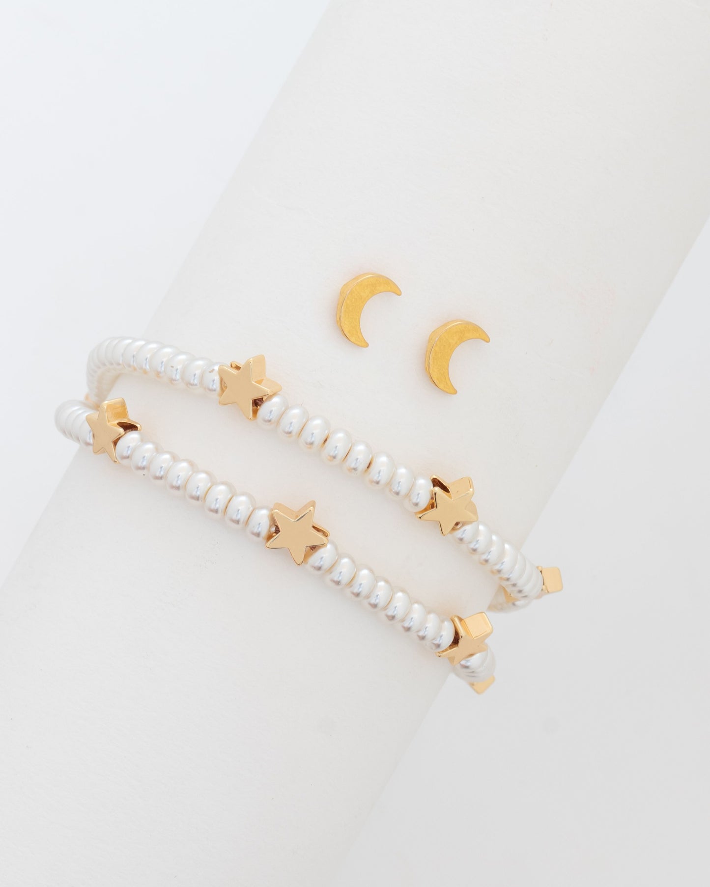 Shiny pearl bracelet
