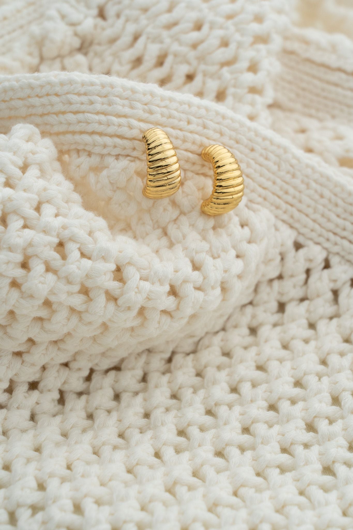 Gold texture Earrings Set